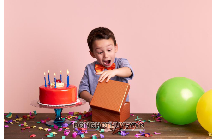 Cách tặng quà sinh nhật cho con trai mà bố mẹ không nên bỏ qua