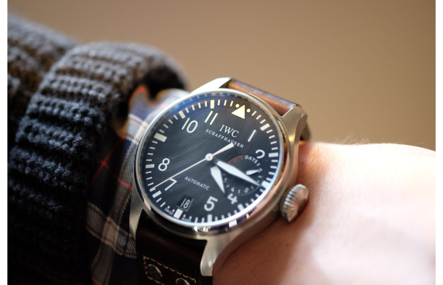 Phân biệt đồng hồ IWC thật giả: Đồng hồ dành tặng những quý ông