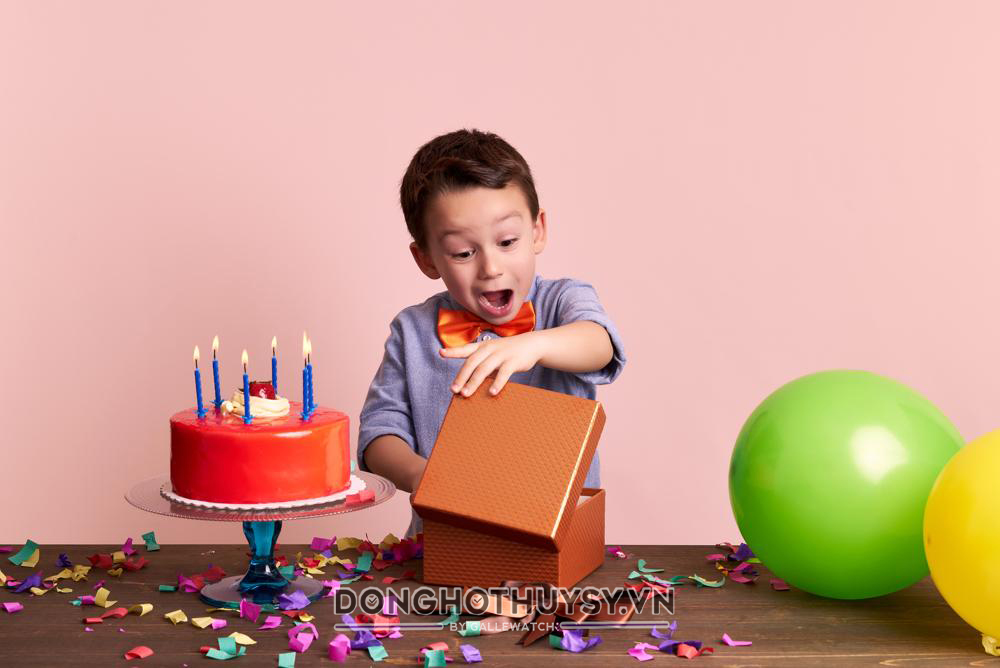 Bật mí cách tặng quà sinh nhật cho con trai mà bố mẹ không nên bỏ qua
