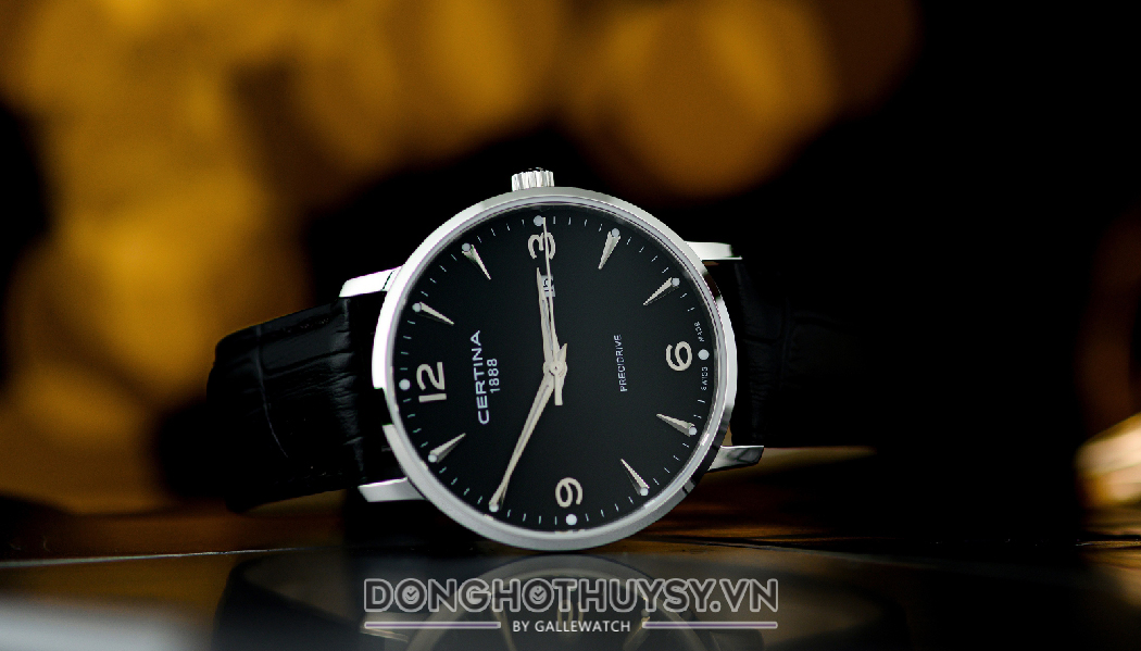 Đồng hồ mặt đen dây da - Một trong số các mẫu được yêu thích nhất