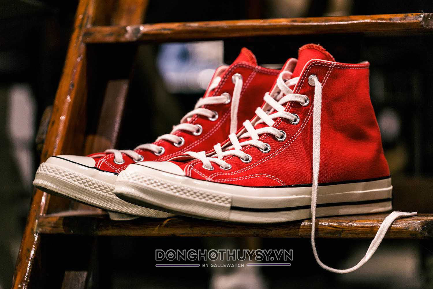 Cách phối đồ với giày converse đỏ thời thượng cho các bạn trẻ