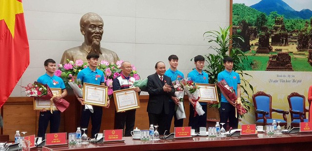 Galle Watch tặng đồng hồ cho đội tuyển U23 Việt Nam sau khi giành giải Á quân