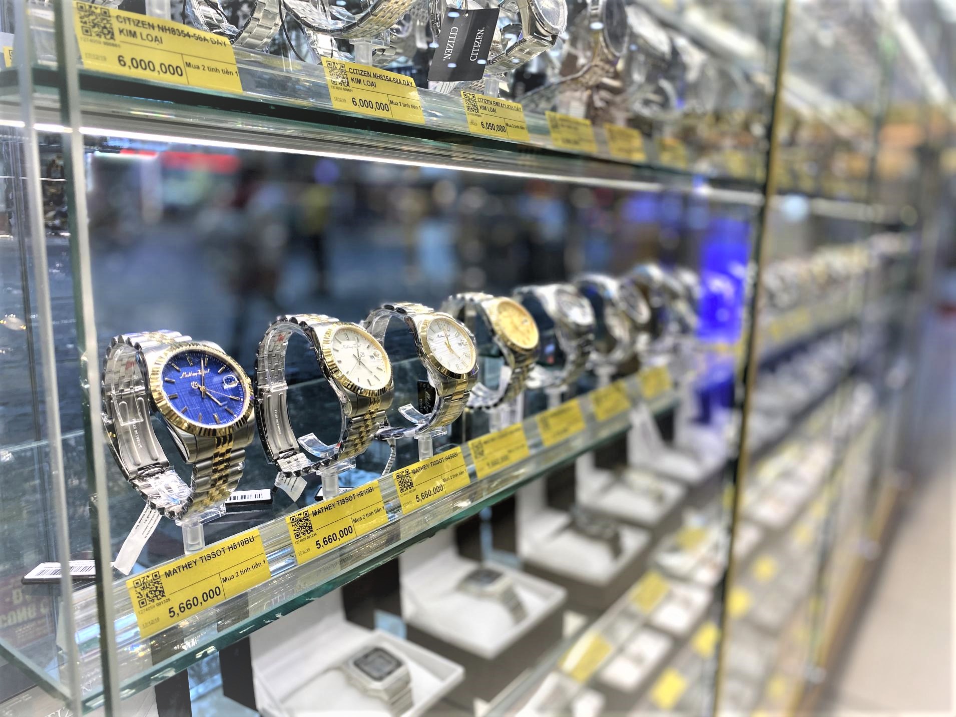 đế trưng bày đồng hồ là vật dụng không thể thiếu ở các showroom